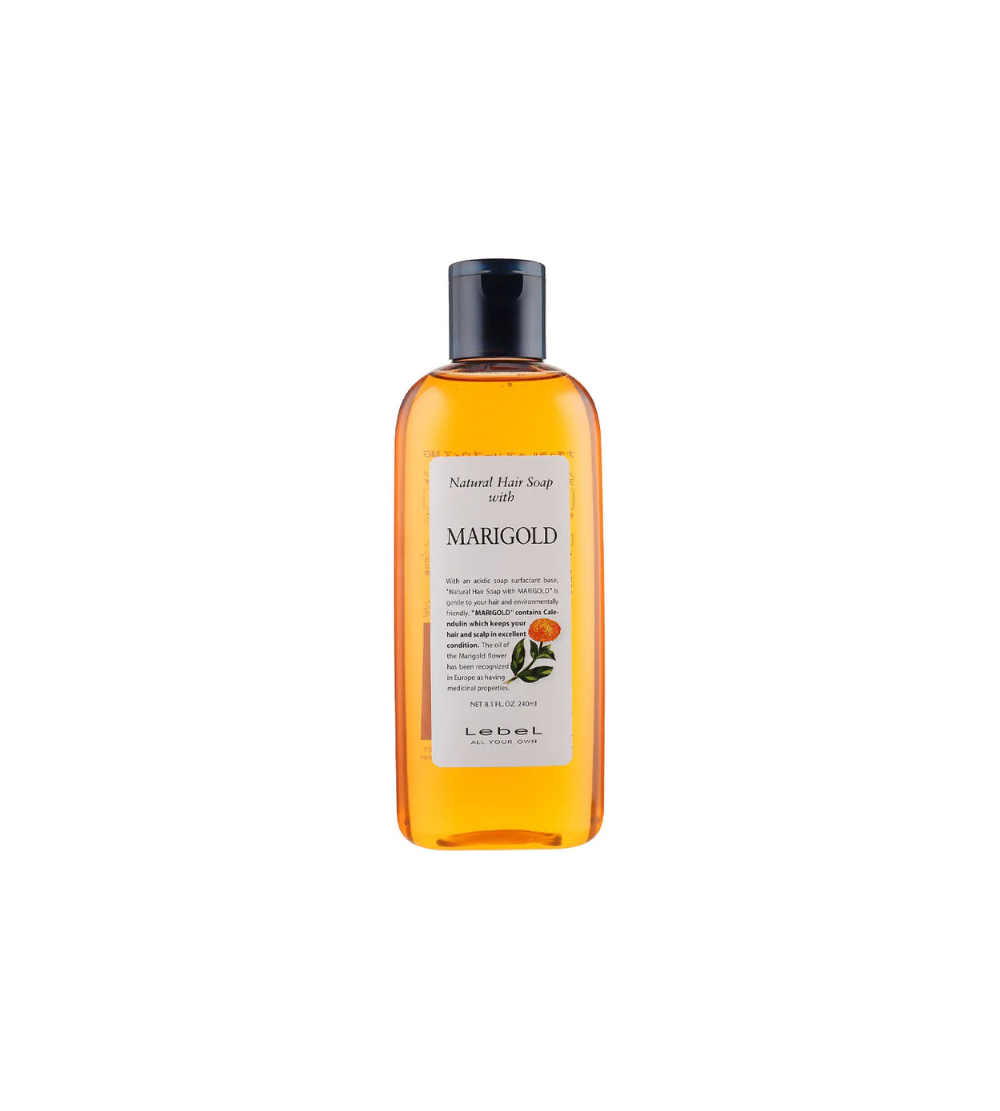 Lebel Natural Hair Soap Marigold – bursztynowa butelka szamponu z nagietkiem do pielęgnacji przetłuszczającej się skóry głowy, widok z przodu