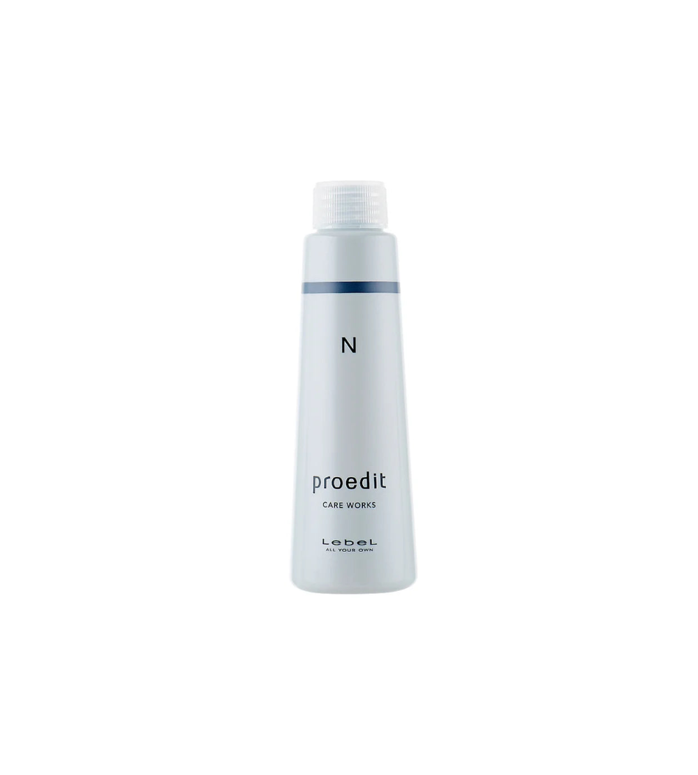 Lebel Proedit Care Works Serum N – biała butelka z pompką nawilżającego serum do włosów, 120ml, widok z przodu